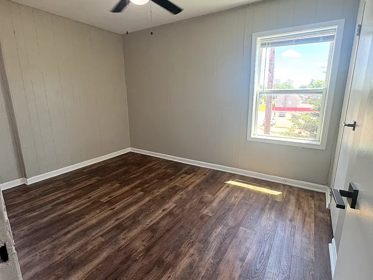 2719 E 165th St #5 — Photo 7