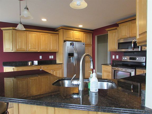 4th image of 9170 Woodridge Dr