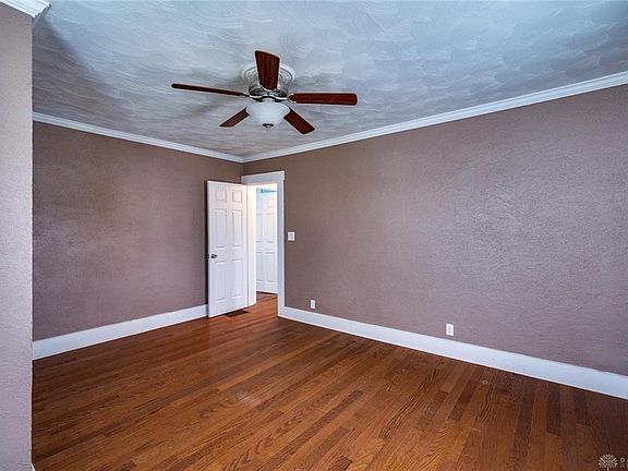 4th image of 921 E Pearl St