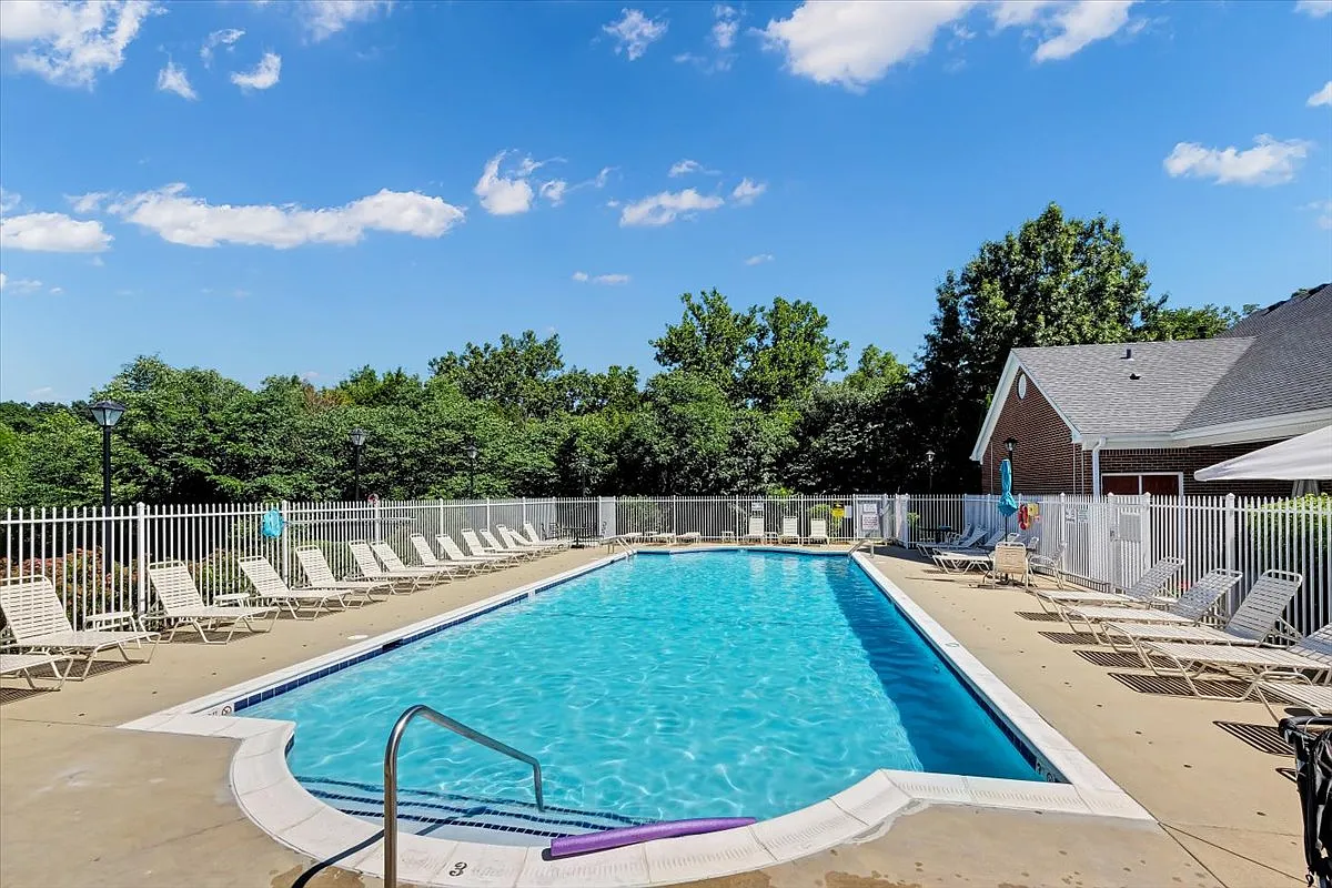 Pool, Community center and exersize facility (24 hours) - 5901 Landers Ave #207