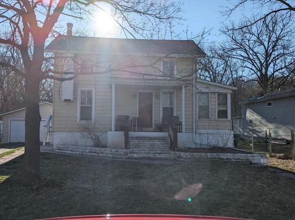 203 Willett Ave, Dixon, IL 61021