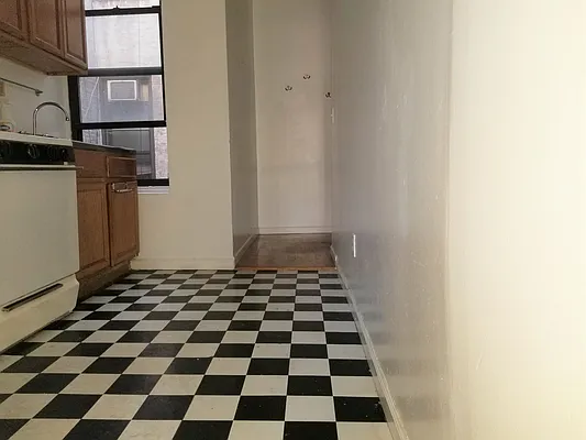 Rented by Loyal Realty NY Corp | media 7