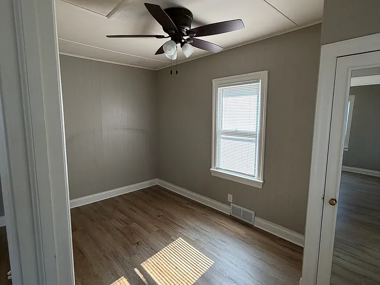 213 Rose Ave — Photo 7