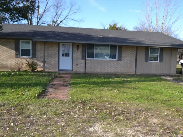 104 Castle Cir, Blooming Grove, TX 76626