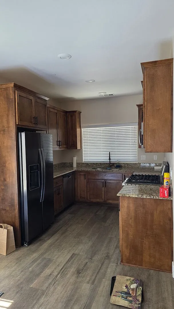 Lovely, newer 3 bedroom home with quiet, end of street location — Photo 4