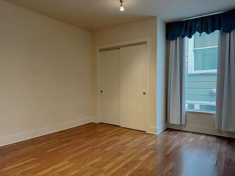 1171 Oak St #4 — Photo 7