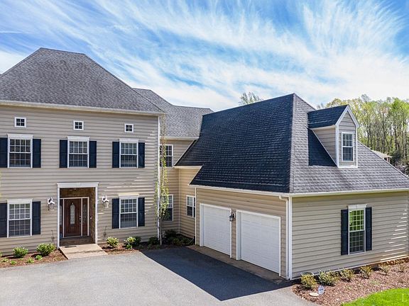 4th image of 413 Meadowridge Dr