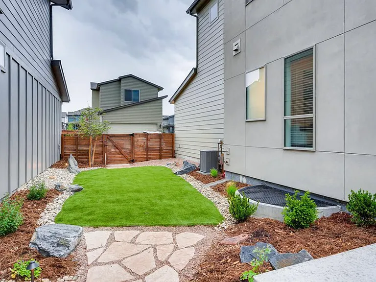 9761 Taylor River Cir — Photo 24