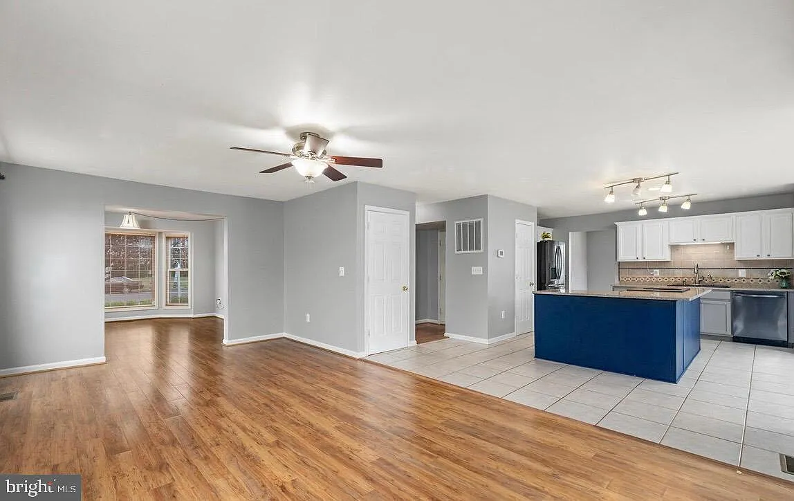 4 bed, 3.5 bath, 3356 sqft, $3,300 — Photo 4