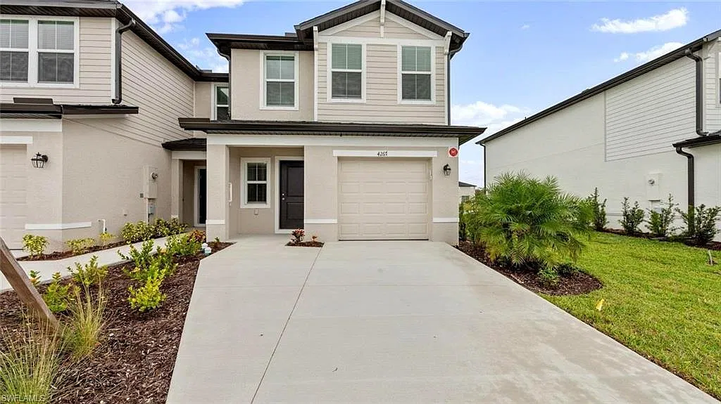 3 bed, 2.5 bath, 1347 sqft, $1,700 — Photo 1
