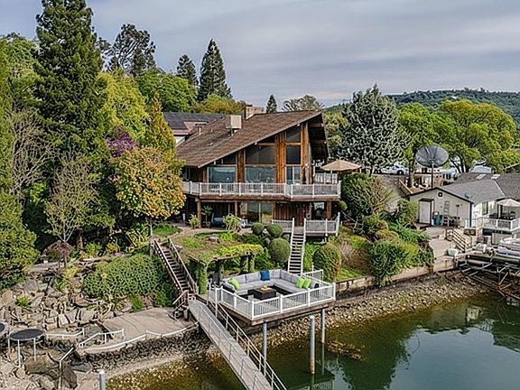 2nd image of 450 Lakeview Rd