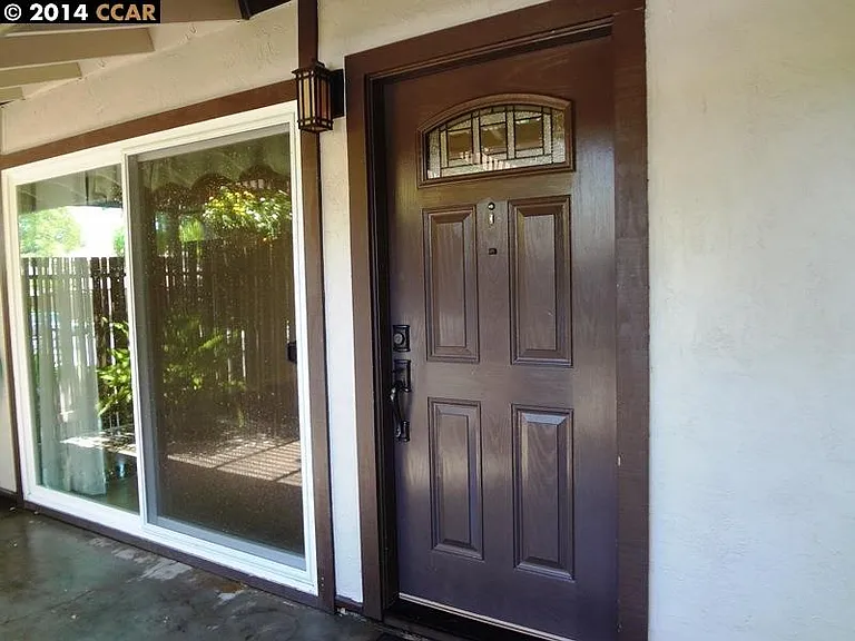 5496 Roundtree Dr — Photo 3