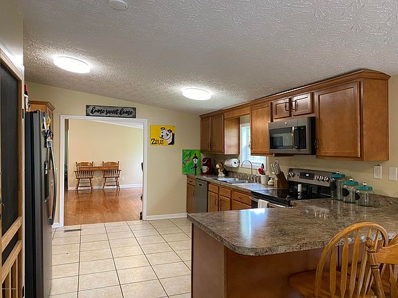 3rd image of 174 Linda Dr