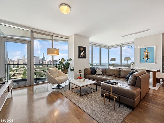 5th image of 1201 S Prairie Ave APT 3303