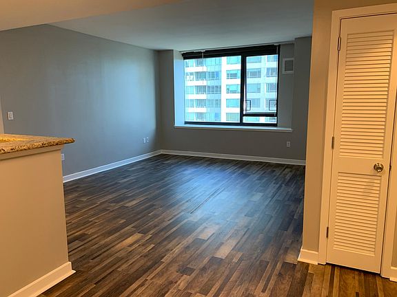 2nd image of 260 King St Unit 759