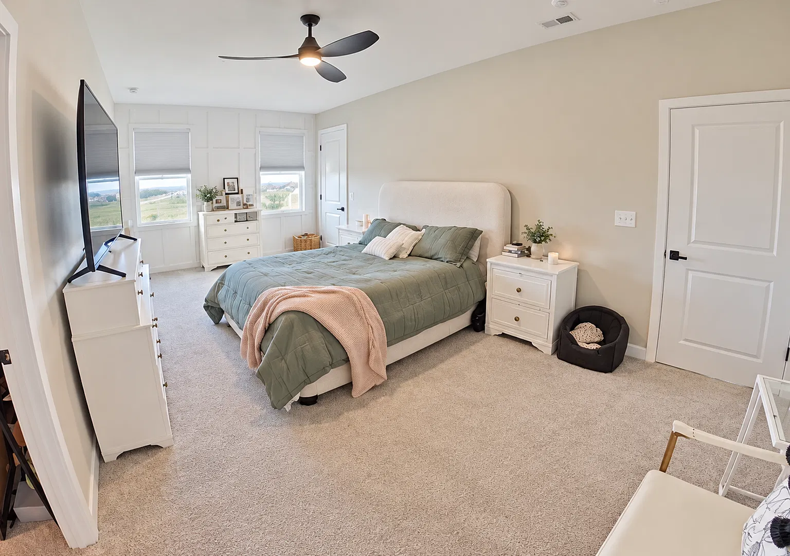 Nearly New Home + Stainless Steel Appliances + Vaulted Ceilings + Stunning Sunset Views! Availabl... — Photo 4