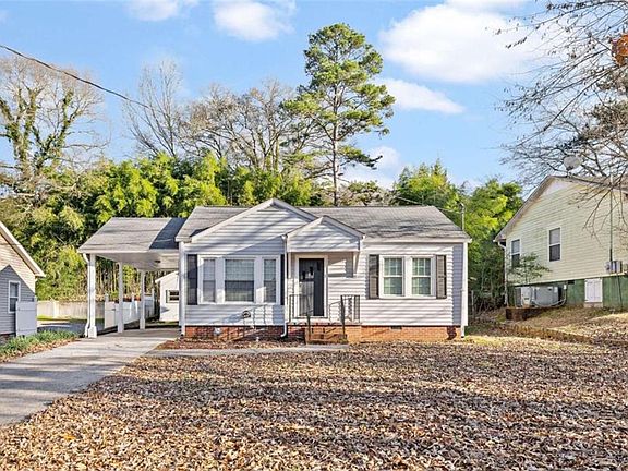 2nd image of 2827 Maple Rd SE