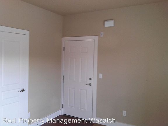 3rd image of 170 E Belmont Ave APT 17