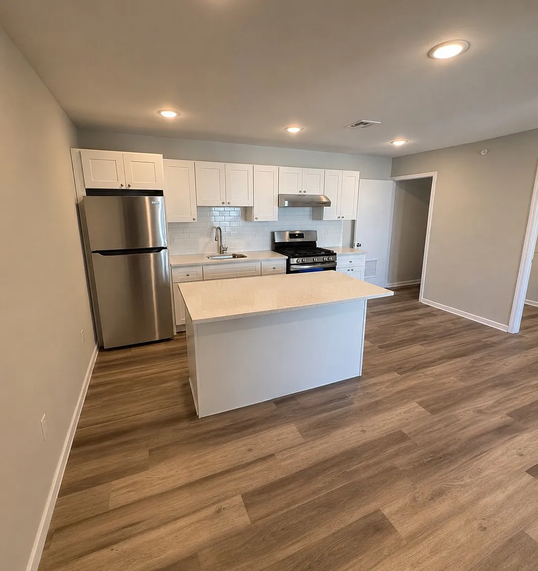 1 bed, $1,636 — Photo 2