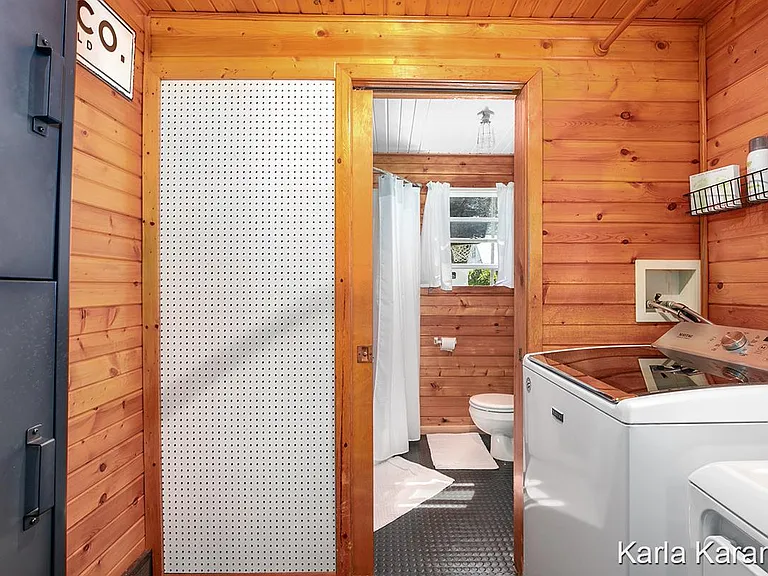 343 Elizabeth St — Photo 13