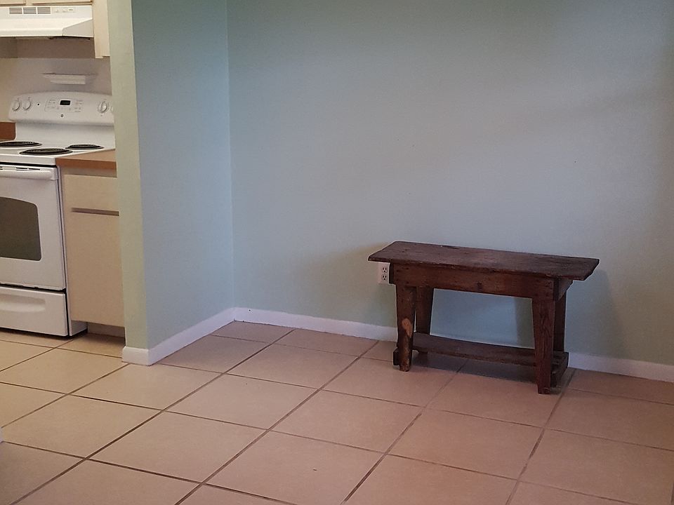 Hobe Sound - Spacious, Clean, Quiet 2 Bedroom/1 Bathroom Apt