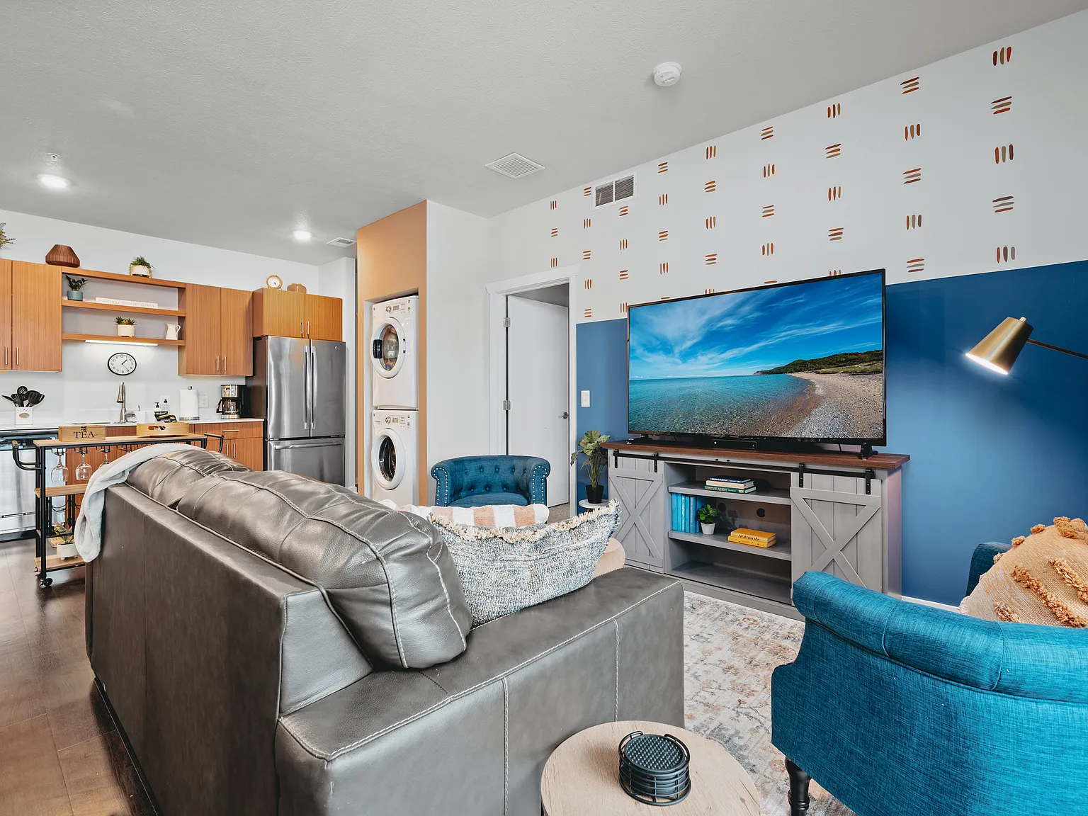 2 bed, 955 sqft, $1,800 — Photo 2