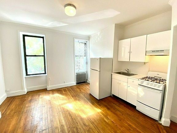 5th image of 243 E 39th St APT 2B