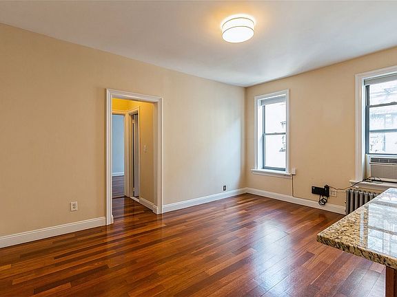 3rd image of 35 Crown St APT 6E