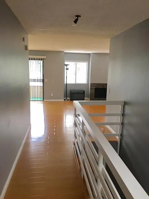 3 bed, 1214 sqft, $3,950 — Photo 4