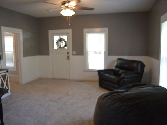 3rd image of 1119 N Poplar St