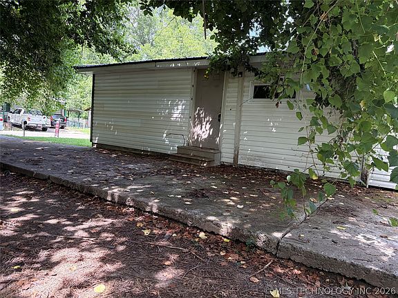 2nd image of 1321 Monta Ave