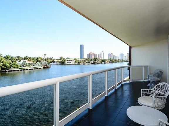 3rd image of 20191 E Country Club Dr APT Ws2