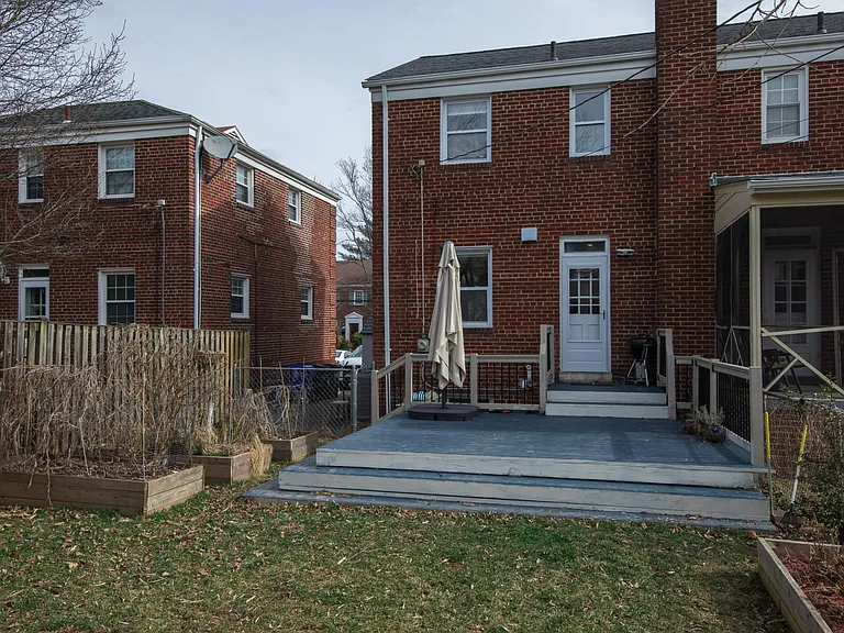 212 S Courthouse Rd — Photo 13