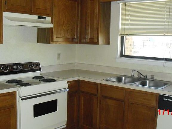 3rd image of 1691 Dogwood Cir