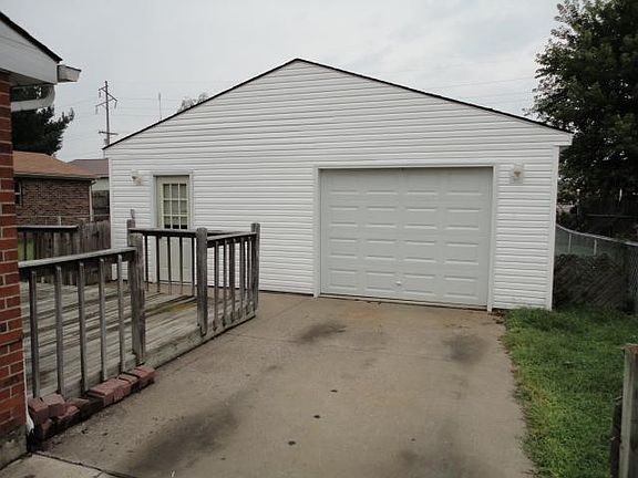 2nd image of 2439 Hunt Ave