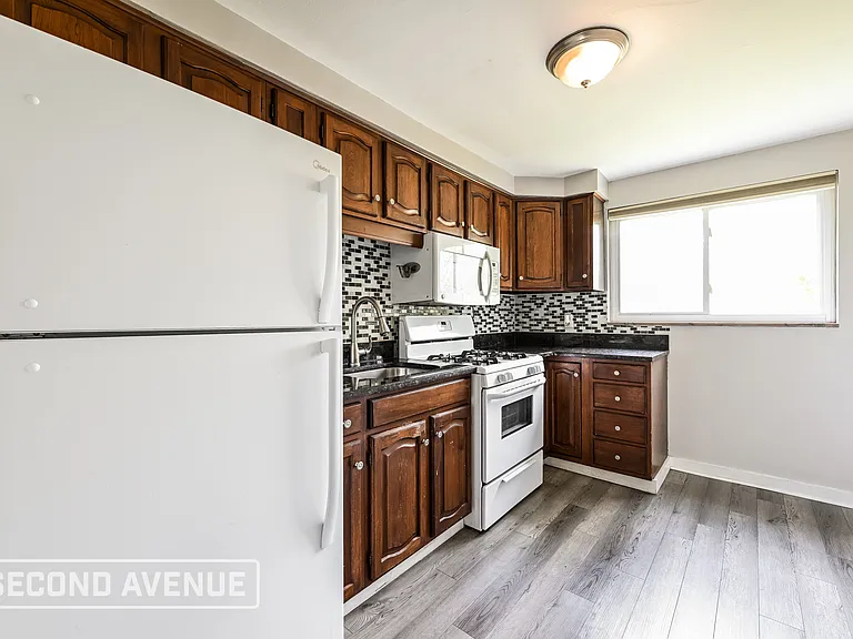 220 Briarwood Dr — Photo 8