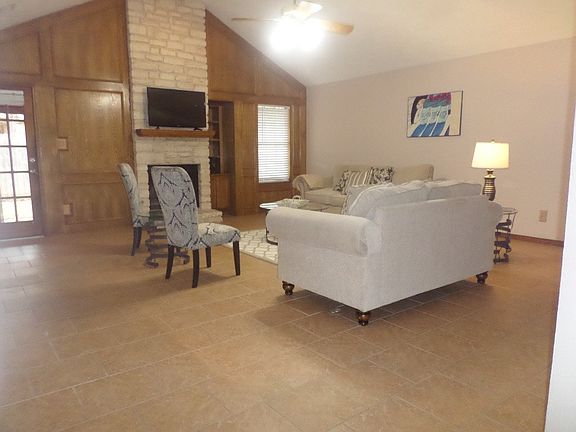 2nd image of 1702 Wild Horse Ln
