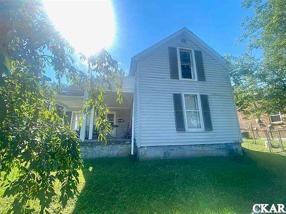 3rd image of 414 Earl St