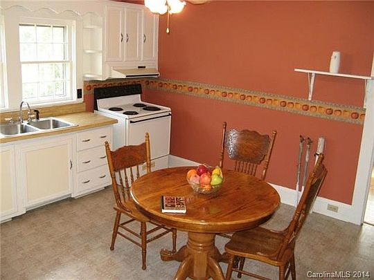 5th image of 306 S Holland St