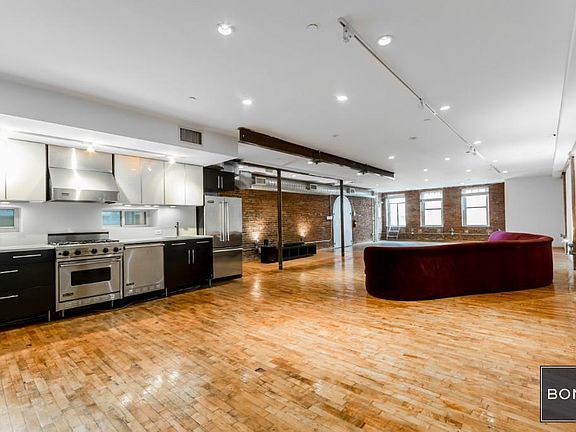 3rd image of 132 Mulberry St APT 4E