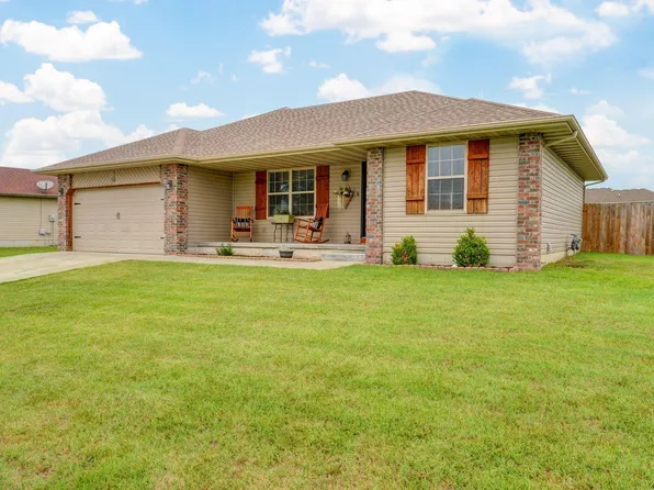 206 Dixie Avenue, Clever, MO 65631