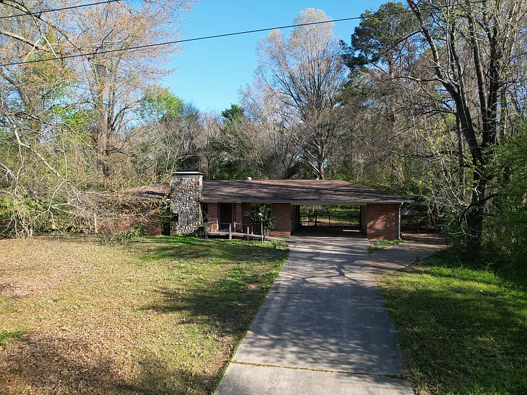 460 Rogers St — Photo 3