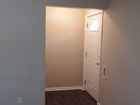 Foyer/closet