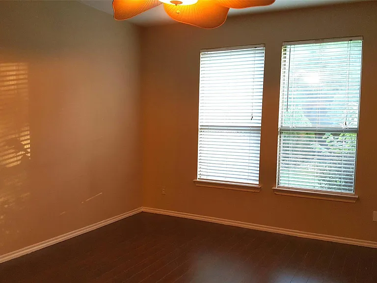 4400 Leeds Dr — Photo 12