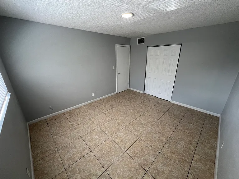 6840 Pembroke Rd — Photo 6