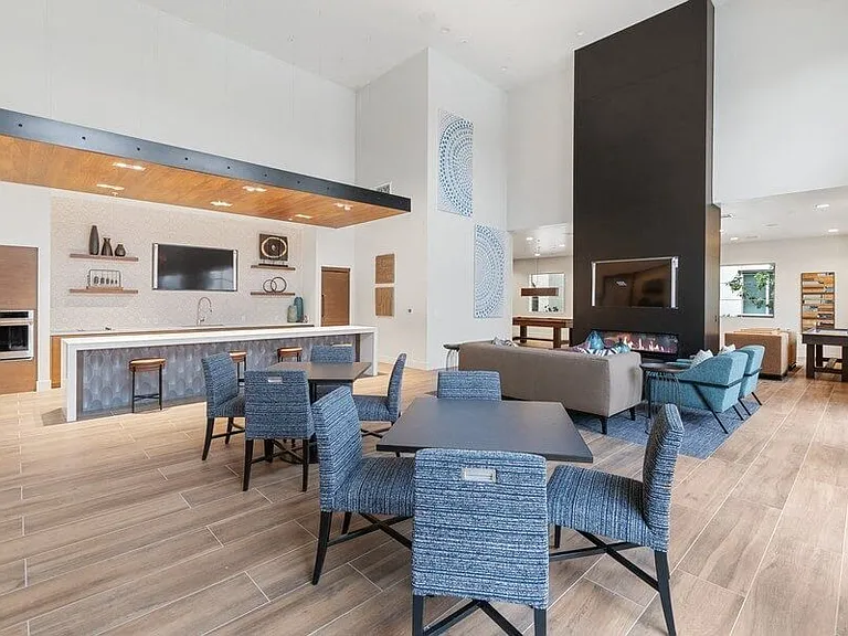 Vernola Marketplace Luxury Apartments — Photo 18