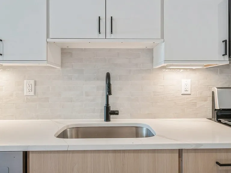 201-205 Randolph Ave #105 — Photo 10