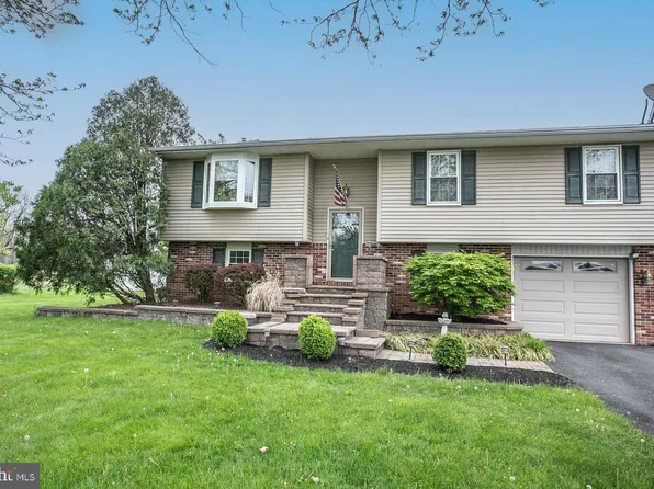 1403 Edgeview St, East Greenville, PA 18041
