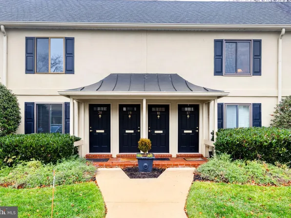 411 W Conestoga Rd APT 18, Devon, PA 19333