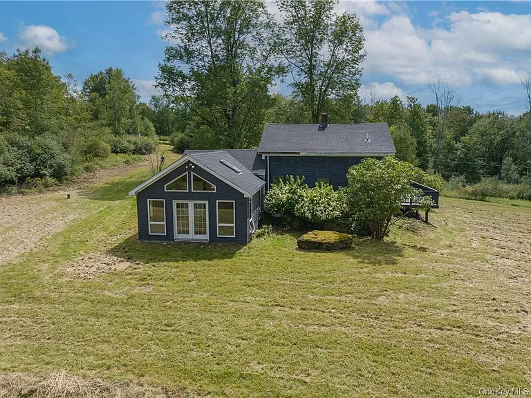 1667 Shandelee Rd — Photo 5